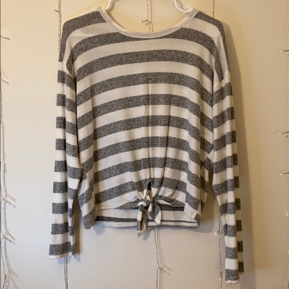 White and gray long sleeve low crop top